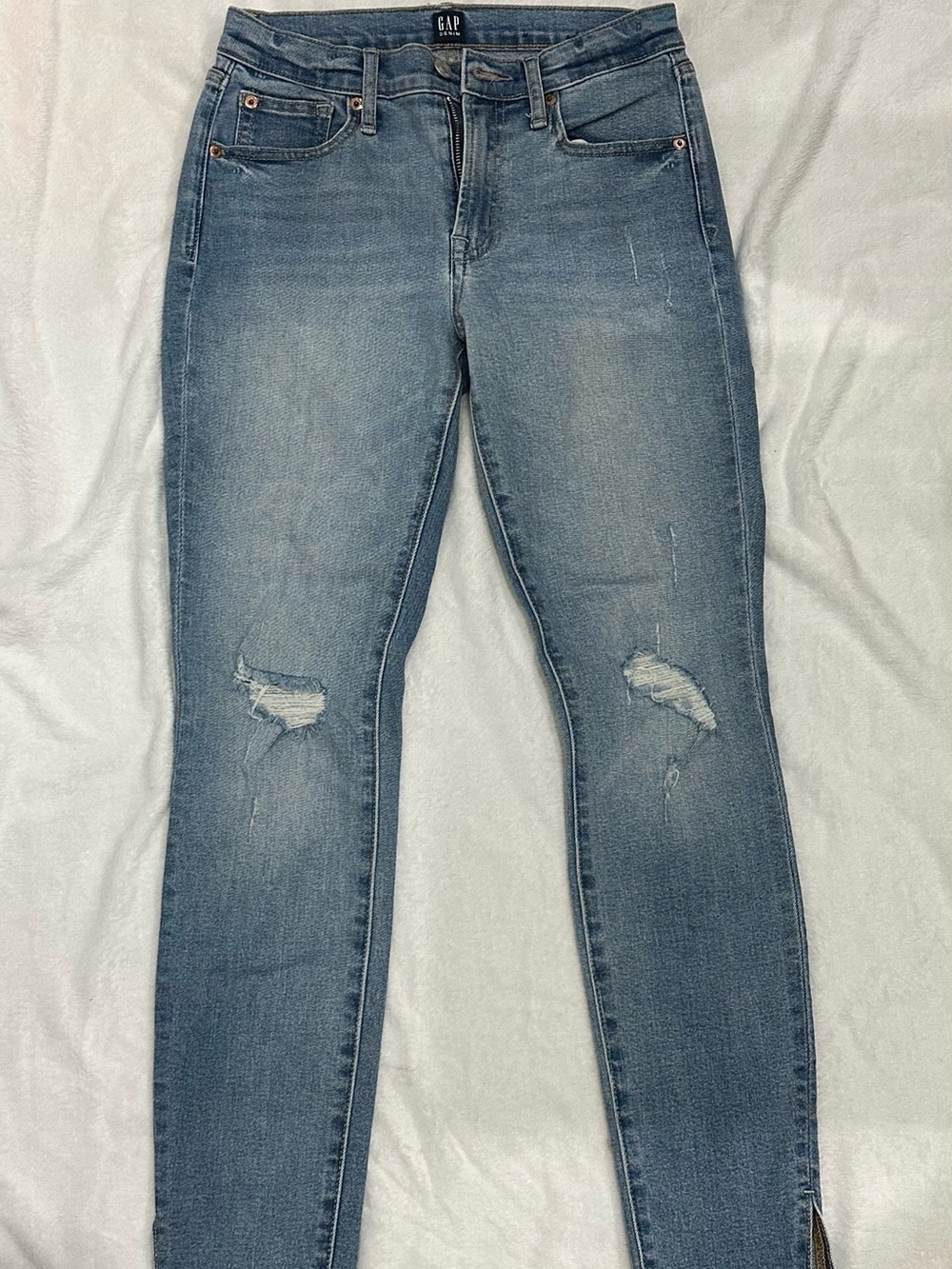 GAP Women’s Light-Medium Blue Ripped Skinny Jeans